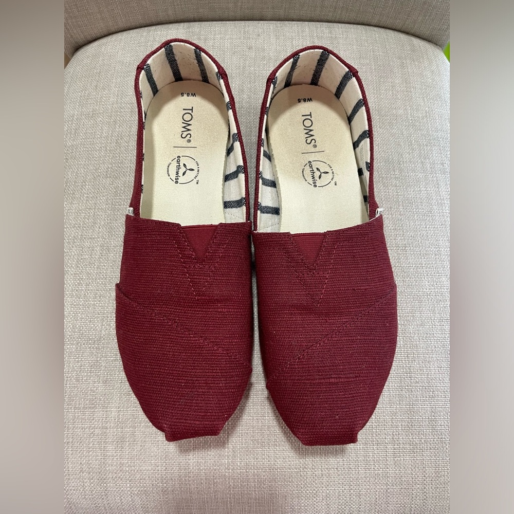 Toms size 8.5 burgundy alpargatas